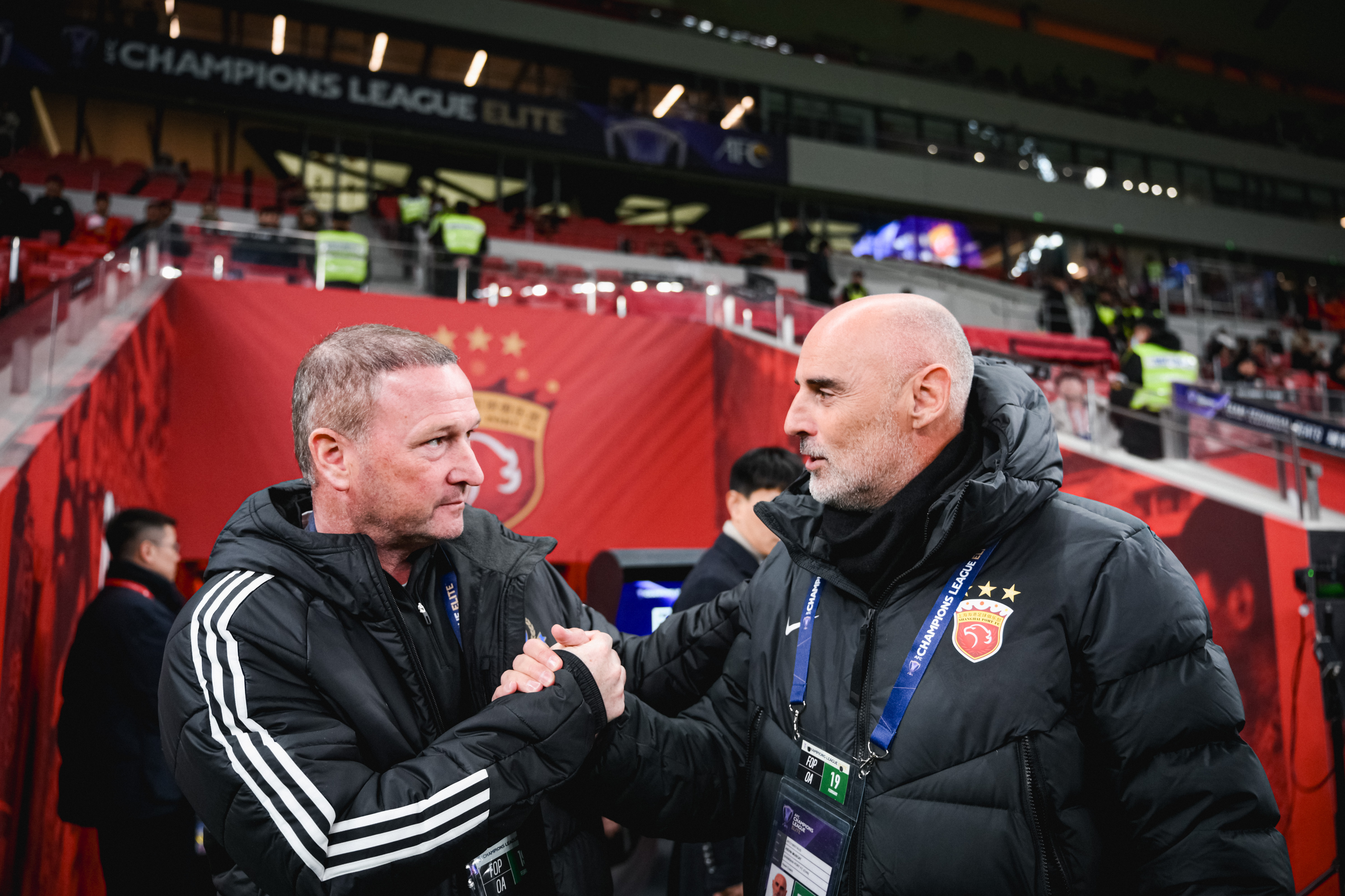 星空体育上海海港训练开放日，赛前手感冰凉引欢呼，全明星赛在即，资深球员宣示担当的简单介绍